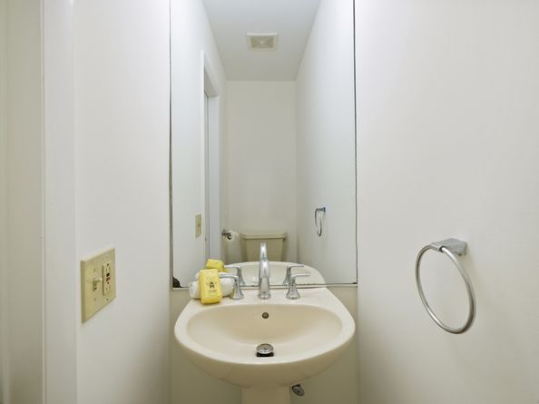 2435 Bedford Street 12B, Stamford CT 06905