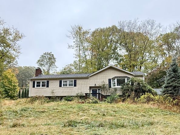 51 Ole Musket Lane, Danbury CT 06810