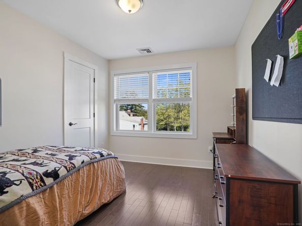 118 Berwick Avenue 118, Fairfield CT 06825