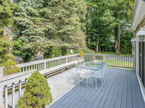 17 Oriole Drive, Norwalk CT 06851