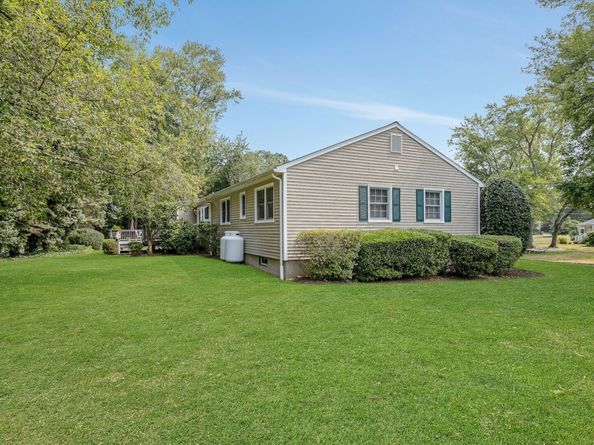 17 Oriole Drive, Norwalk CT 06851