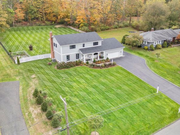 14 E Gate Road, Danbury CT 06810