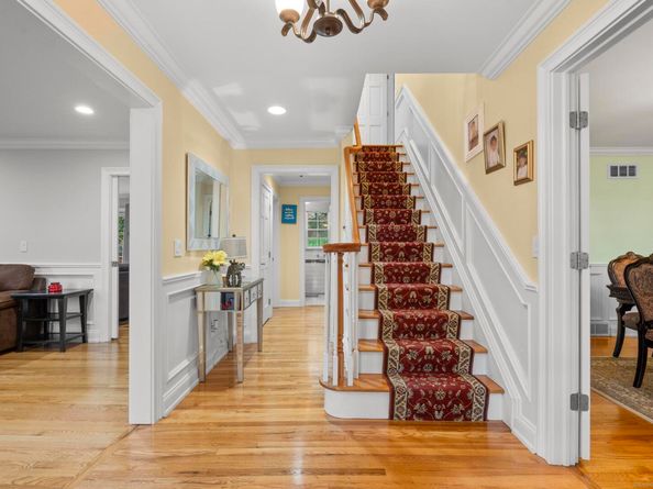 14 E Gate Road, Danbury CT 06810