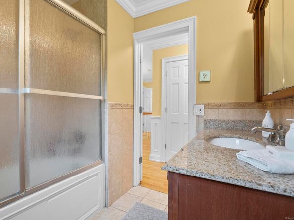 14 E Gate Road, Danbury CT 06810