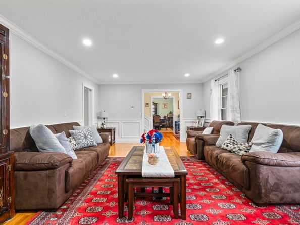 14 E Gate Road, Danbury CT 06810