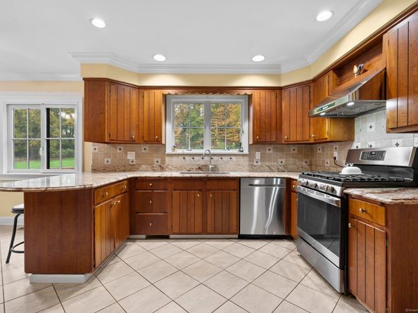 14 E Gate Road, Danbury CT 06810