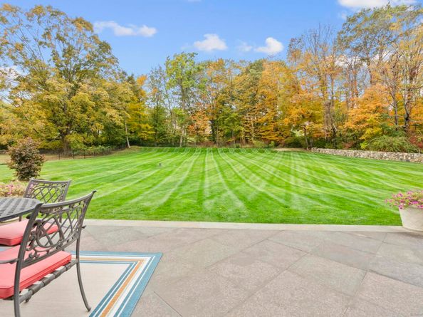 14 E Gate Road, Danbury CT 06810