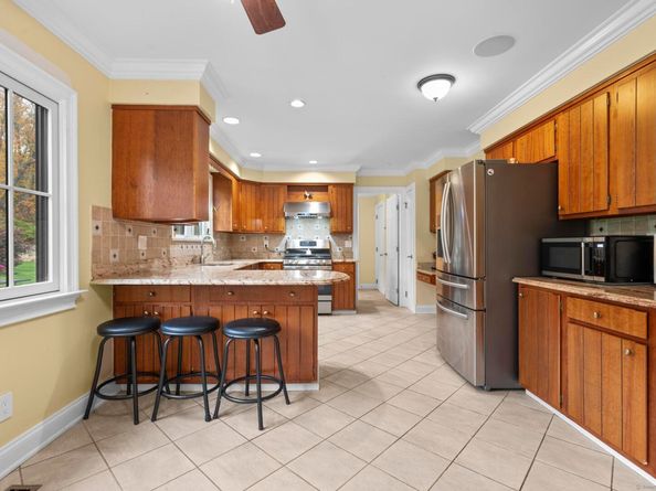 14 E Gate Road, Danbury CT 06810