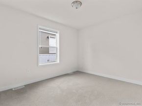  55 Sugar Street 28, Newtown CT 06470