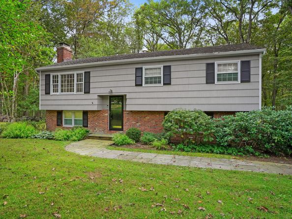 28 Forest Drive, Ridgefield CT 06877
