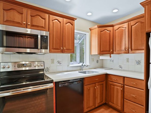28 Forest Drive, Ridgefield CT 06877