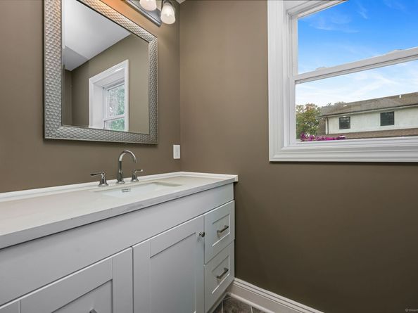 516 Valley Road, Stratford CT 06615