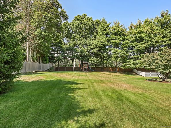 305 S Gate Lane, Fairfield CT 06890