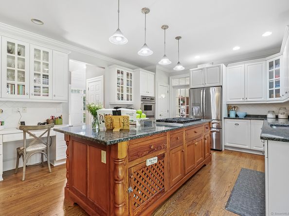 305 S Gate Lane, Fairfield CT 06890