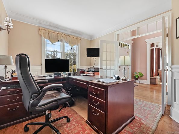 305 S Gate Lane, Fairfield CT 06890