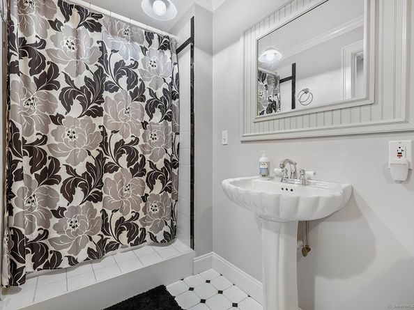 305 S Gate Lane, Fairfield CT 06890