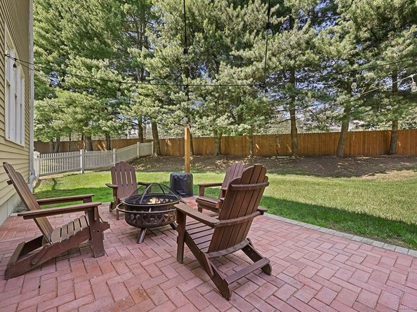 305 S Gate Lane, Fairfield CT 06890