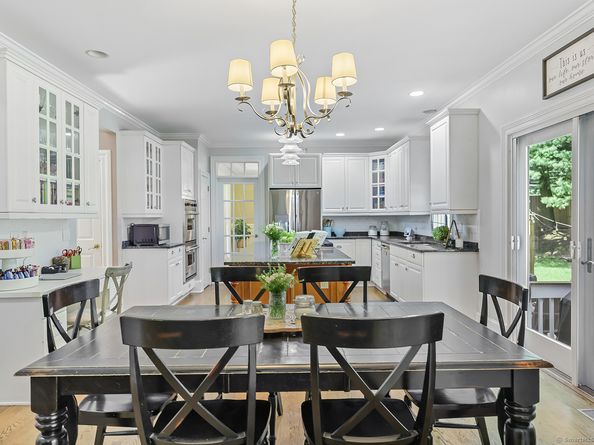 305 S Gate Lane, Fairfield CT 06890