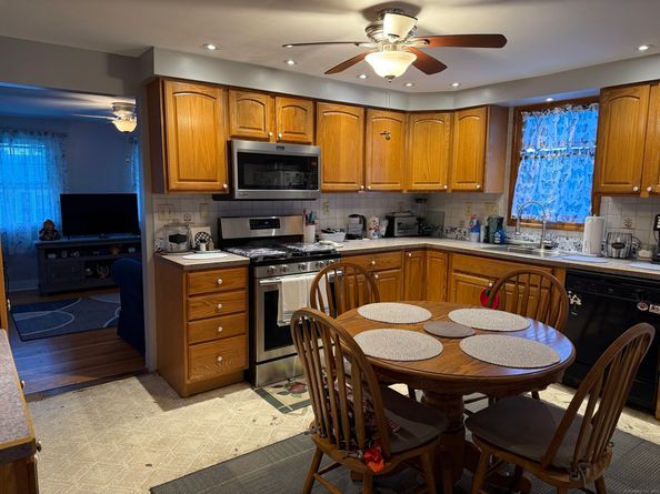 2 Congress Avenue, Shelton CT 06484