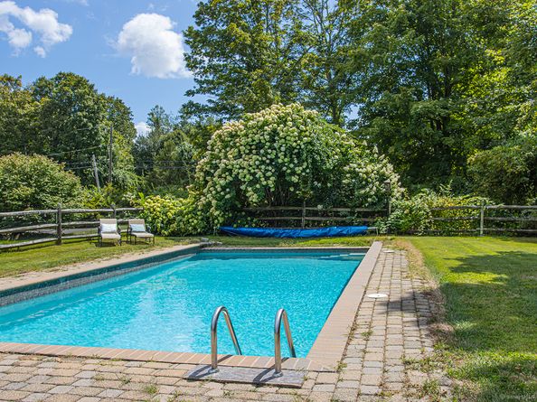 1115 Monroe Turnpike, Monroe CT 06468