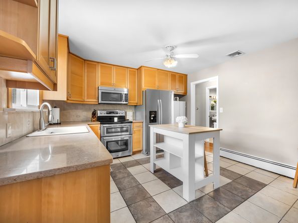 4 Soundview Avenue, Trumbull CT 06611