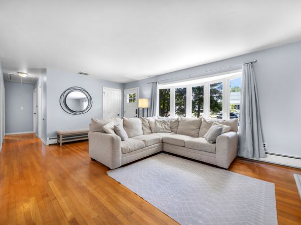 4 Soundview Avenue, Trumbull CT 06611