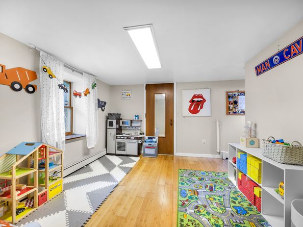 4 Soundview Avenue, Trumbull CT 06611