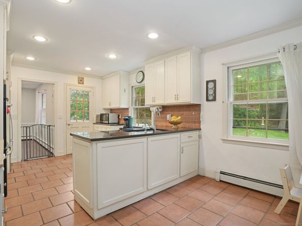 11 Dundee Road, Stamford CT 06903