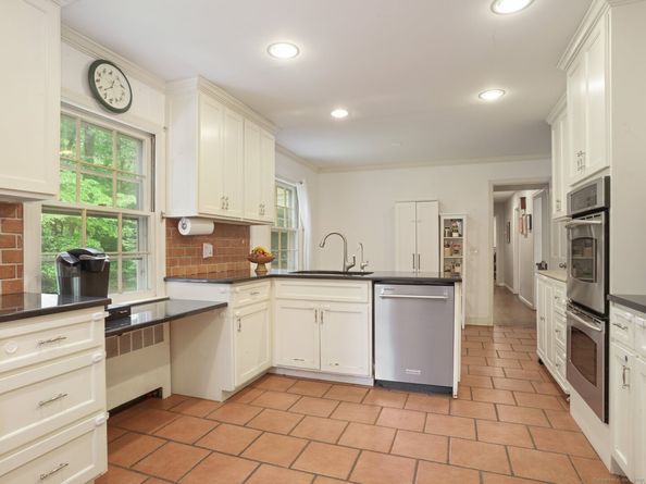 11 Dundee Road, Stamford CT 06903