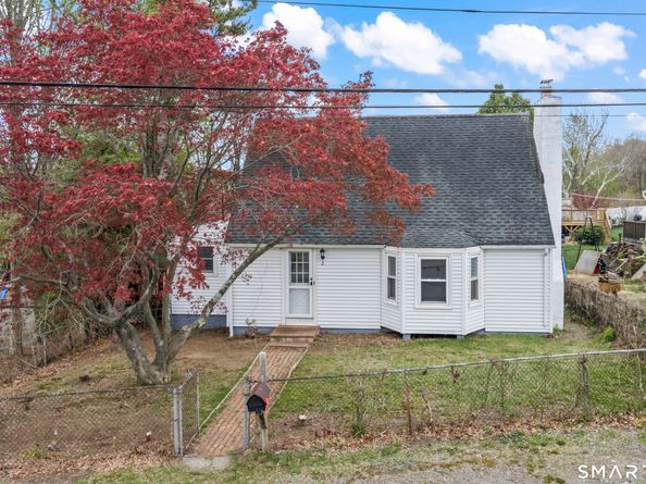 2 Manhassett Trail, Shelton CT 06484