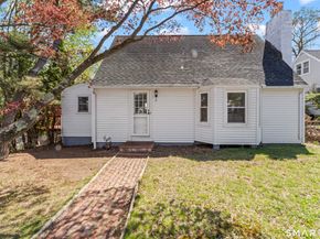 2 Manhassett Trail, Shelton CT 06484