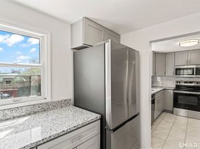 2 Manhassett Trail, Shelton CT 06484