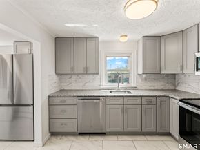 2 Manhassett Trail, Shelton CT 06484