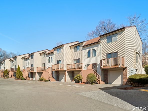 60 Lawn Avenue APT 21, Stamford CT 06902