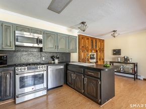 9 Delno Drive, Danbury CT 06811