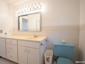 20 Oak Ridge Gate, Danbury CT 06810