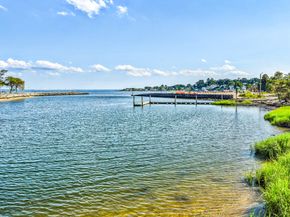 61 Seaview Avenue APT 76, Stamford CT 06902