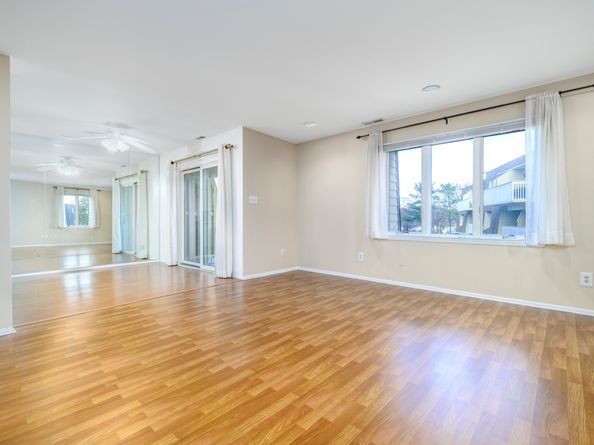 61 Seaview Avenue APT 76, Stamford CT 06902