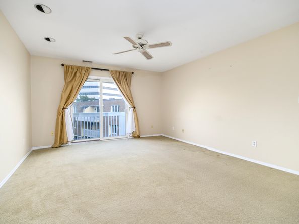 61 Seaview Avenue APT 76, Stamford CT 06902