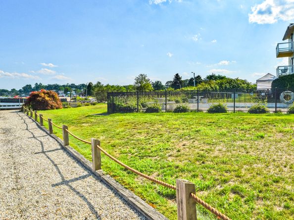 61 Seaview Avenue APT 76, Stamford CT 06902