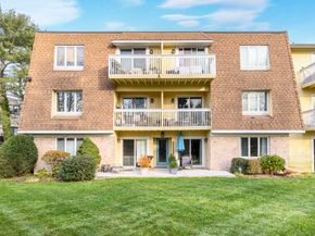 61 Seaview Avenue APT 76, Stamford CT 06902