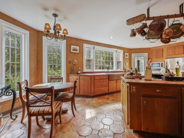 56 Cross Highway, Redding CT 06896