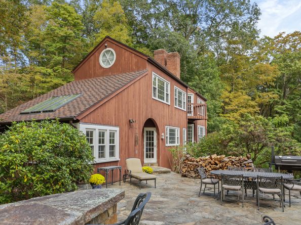 56 Cross Highway, Redding CT 06896
