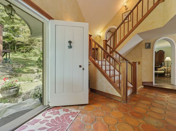 56 Cross Highway, Redding CT 06896