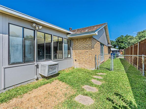 454  Brookview Drive , Garland Texas 75043