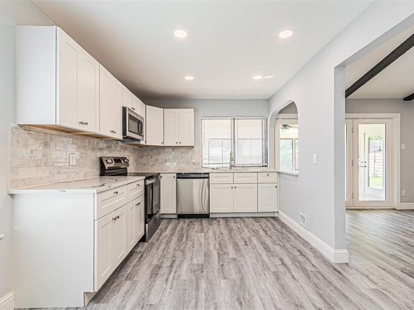 454  Brookview Drive , Garland Texas 75043
