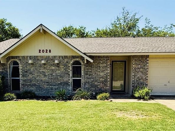 2028  Victoria Road , Carrollton Texas 75007
