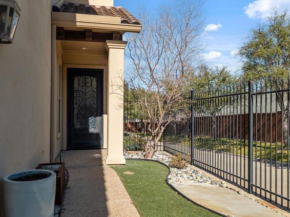 14739  Stanford Court , Addison Texas 75254