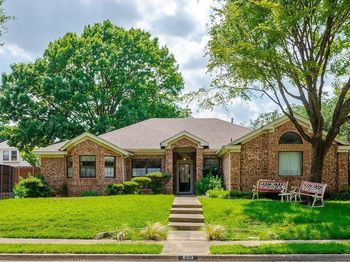 800  Fawn Valley Drive 