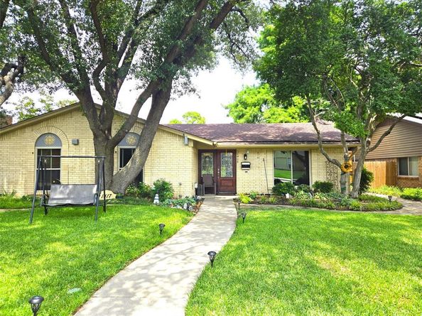 1417  Dogwood Trail , Lewisville Texas 75067